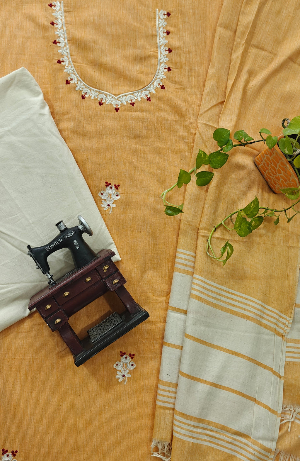 Handloom unstitched suit
