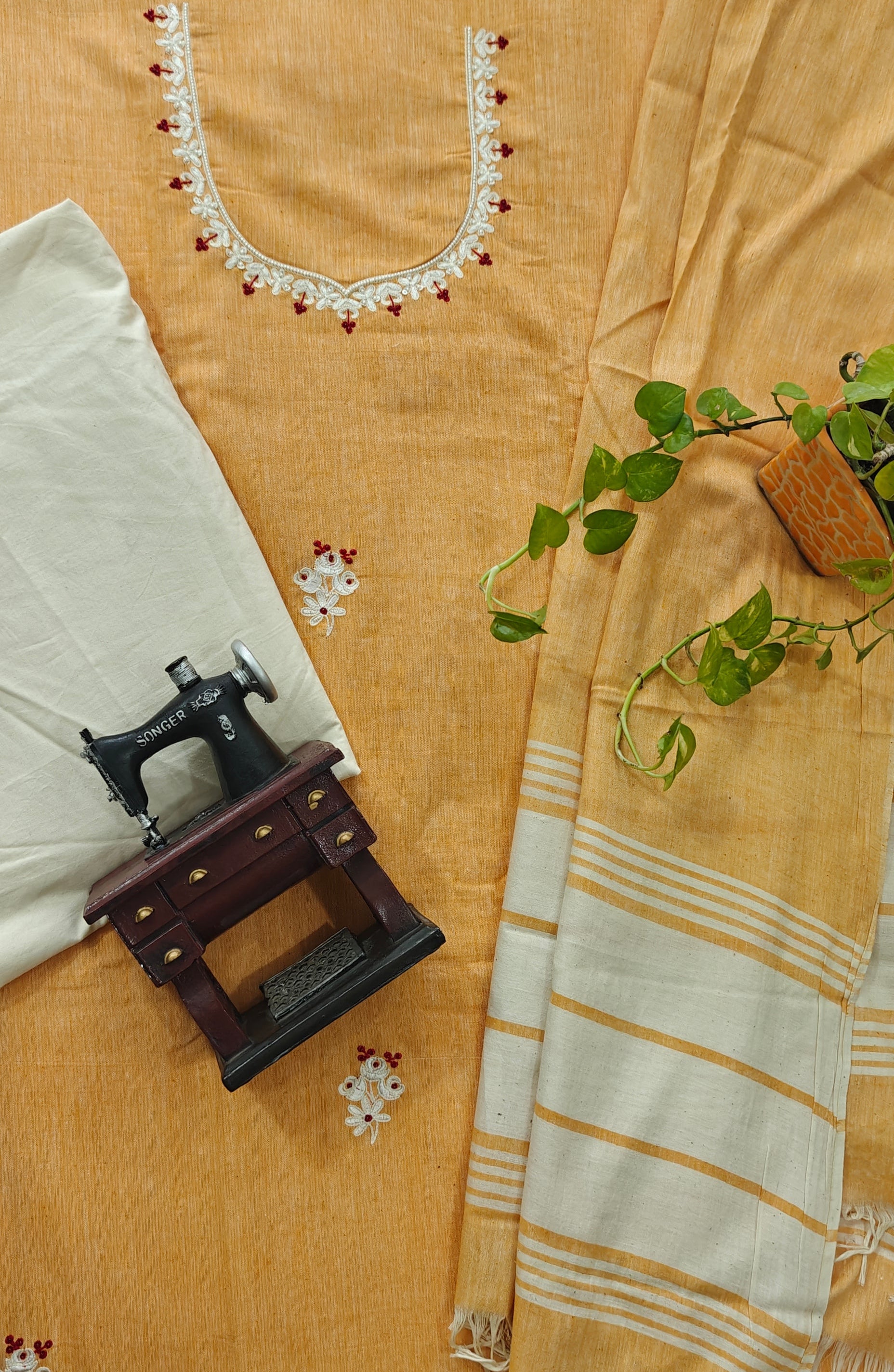 Handloom unstitched suit