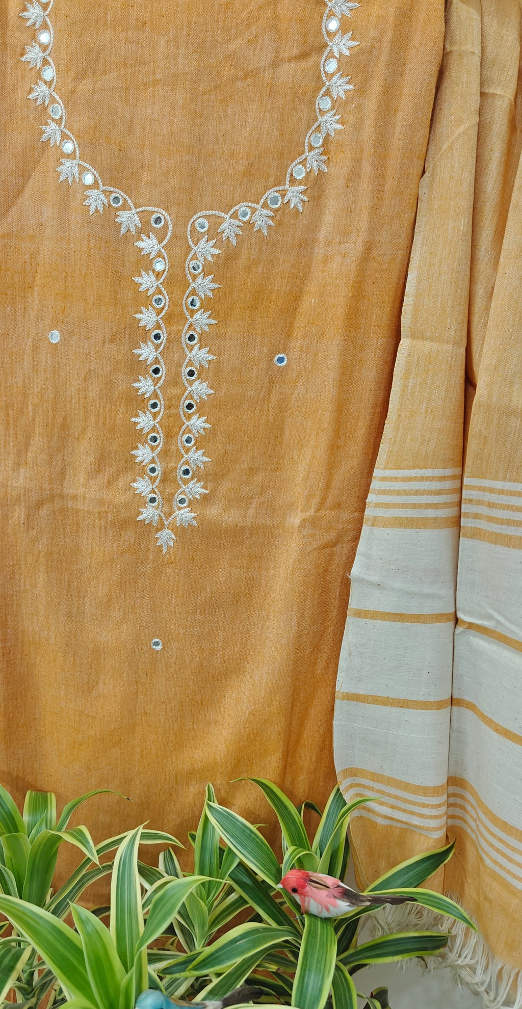 Handloom unstitched suit