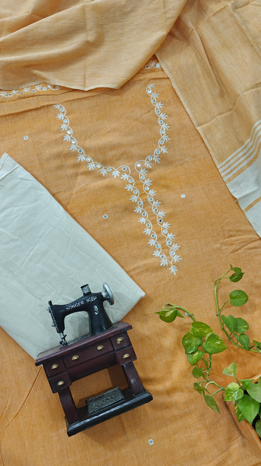 Handloom unstitched suit
